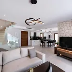 Villa Unique Nidhrion