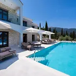 Unique Villa Nidhrion