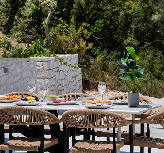 Unique Vila Nydri (Lefkada)